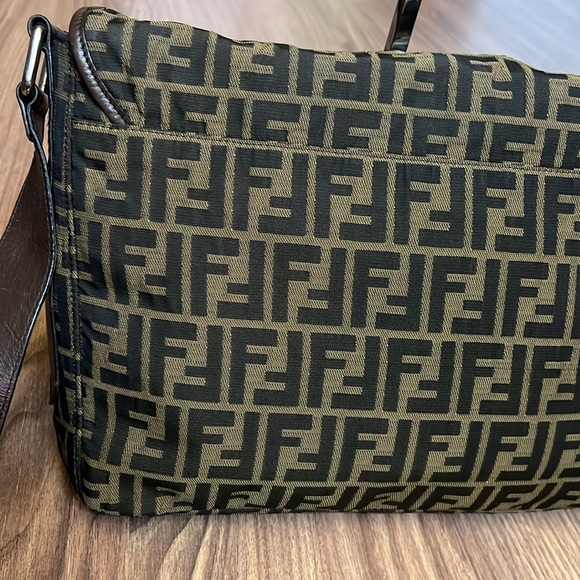 A159- ๐ฏ % authentic Fendi crossbody bag - Picture 7 of 16